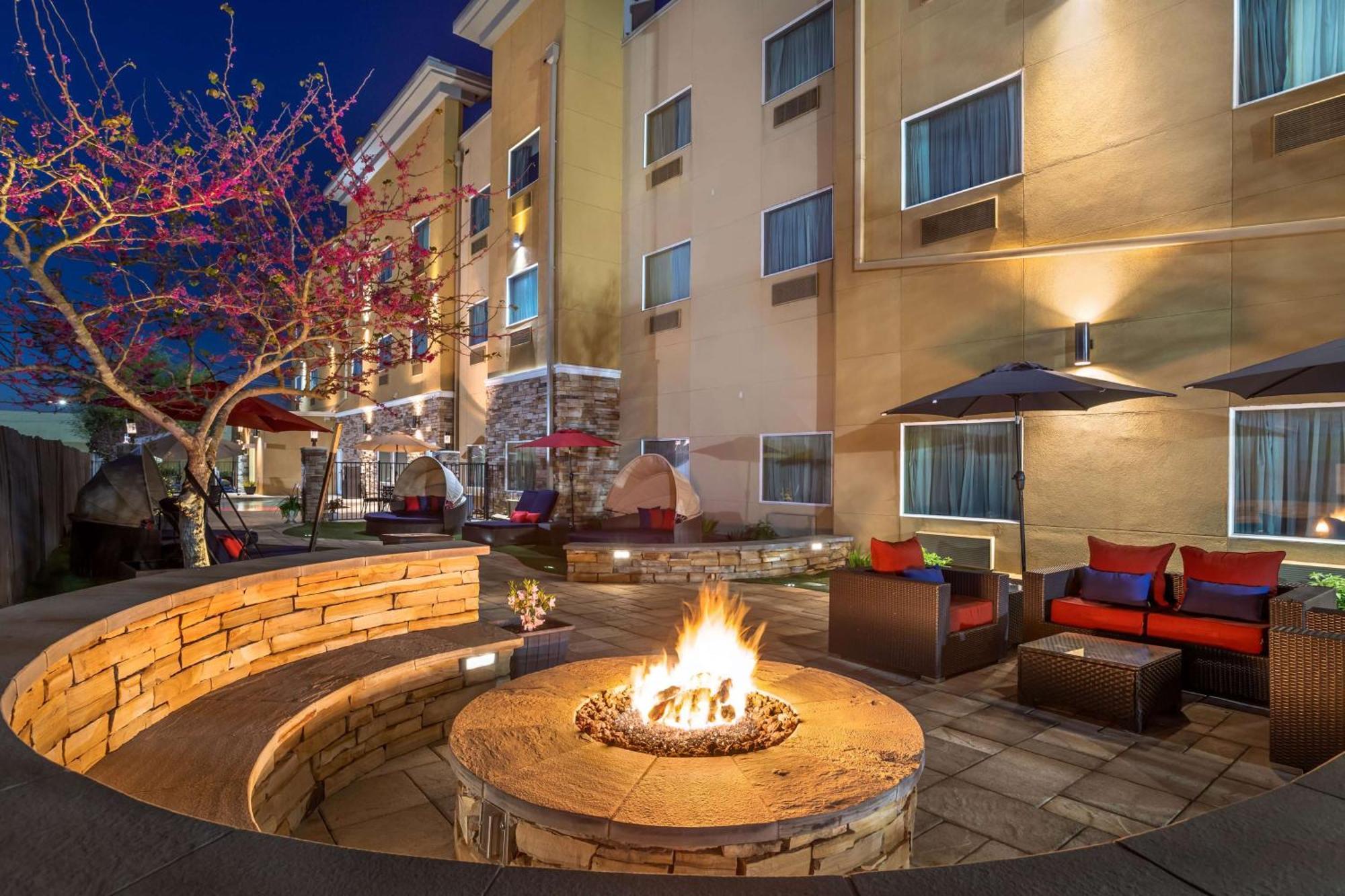 Best Western Plus Lake Jackson Inn & Suites Экстерьер фото
