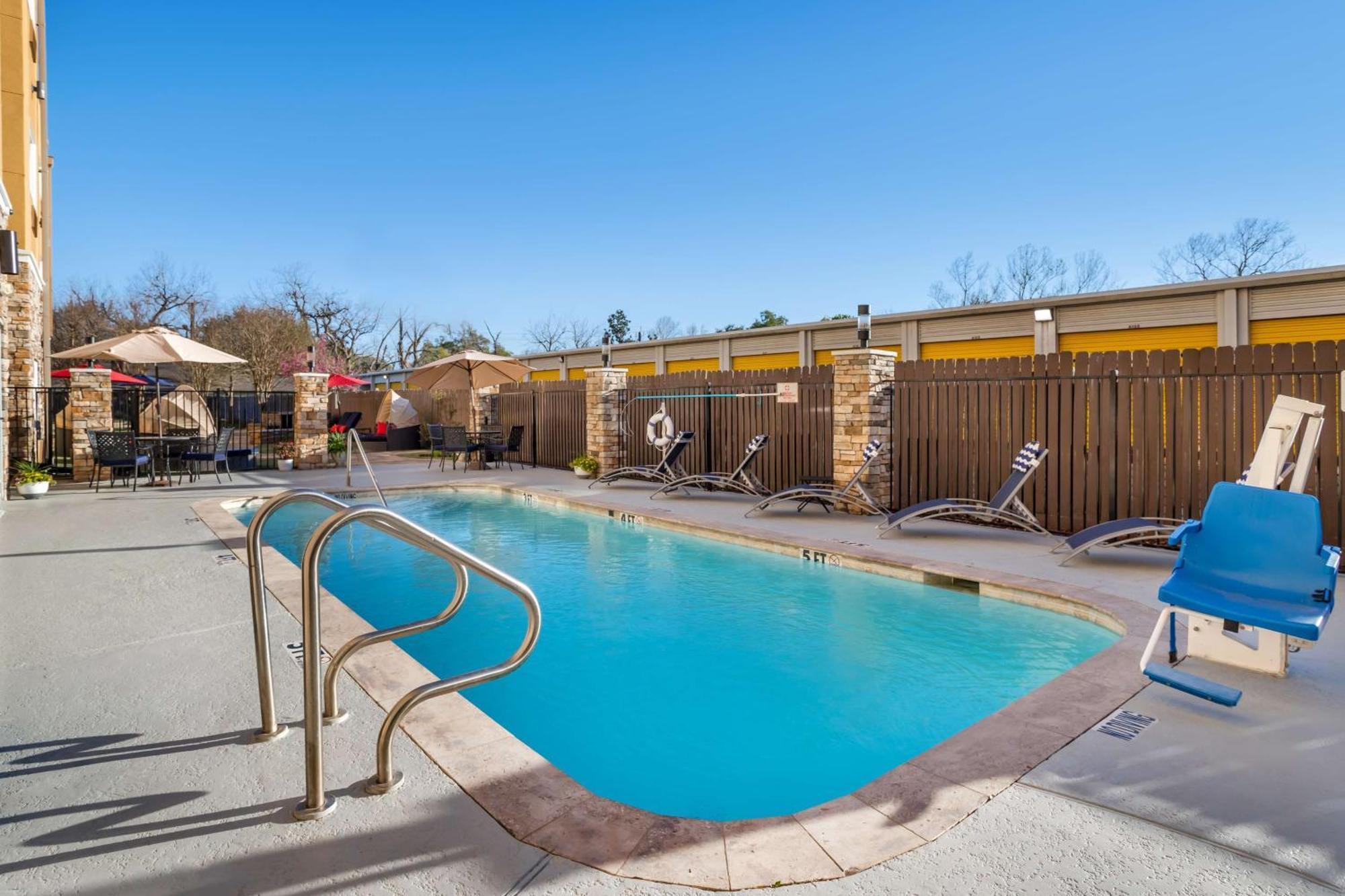 Best Western Plus Lake Jackson Inn & Suites Экстерьер фото